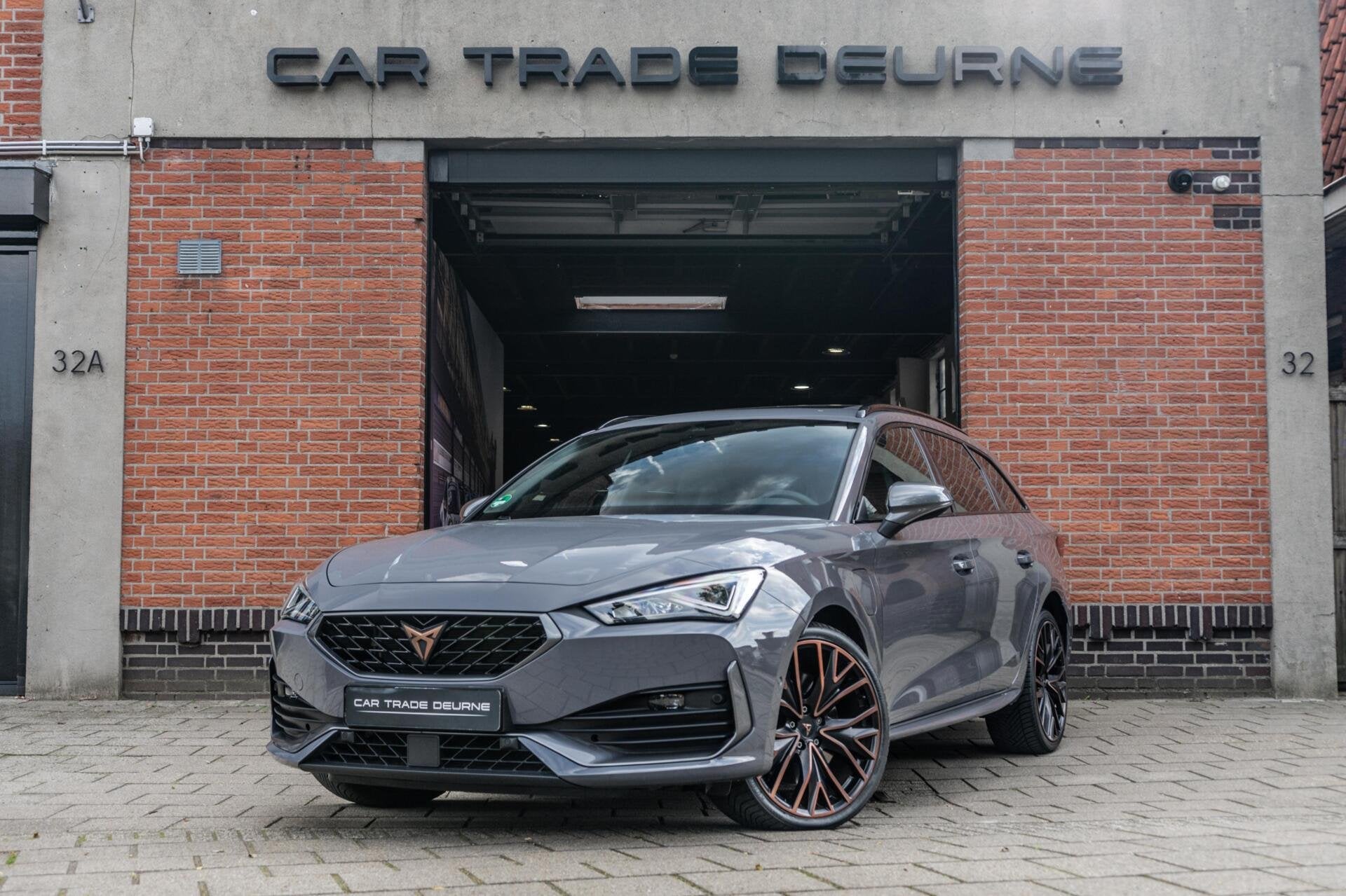 CUPRA Leon Sportstourer 1.4 e-Hybrid VZ Copper Pano / Camera, Auto's, 77 km/l, Gebruikt, Zwart, 4 cilinders