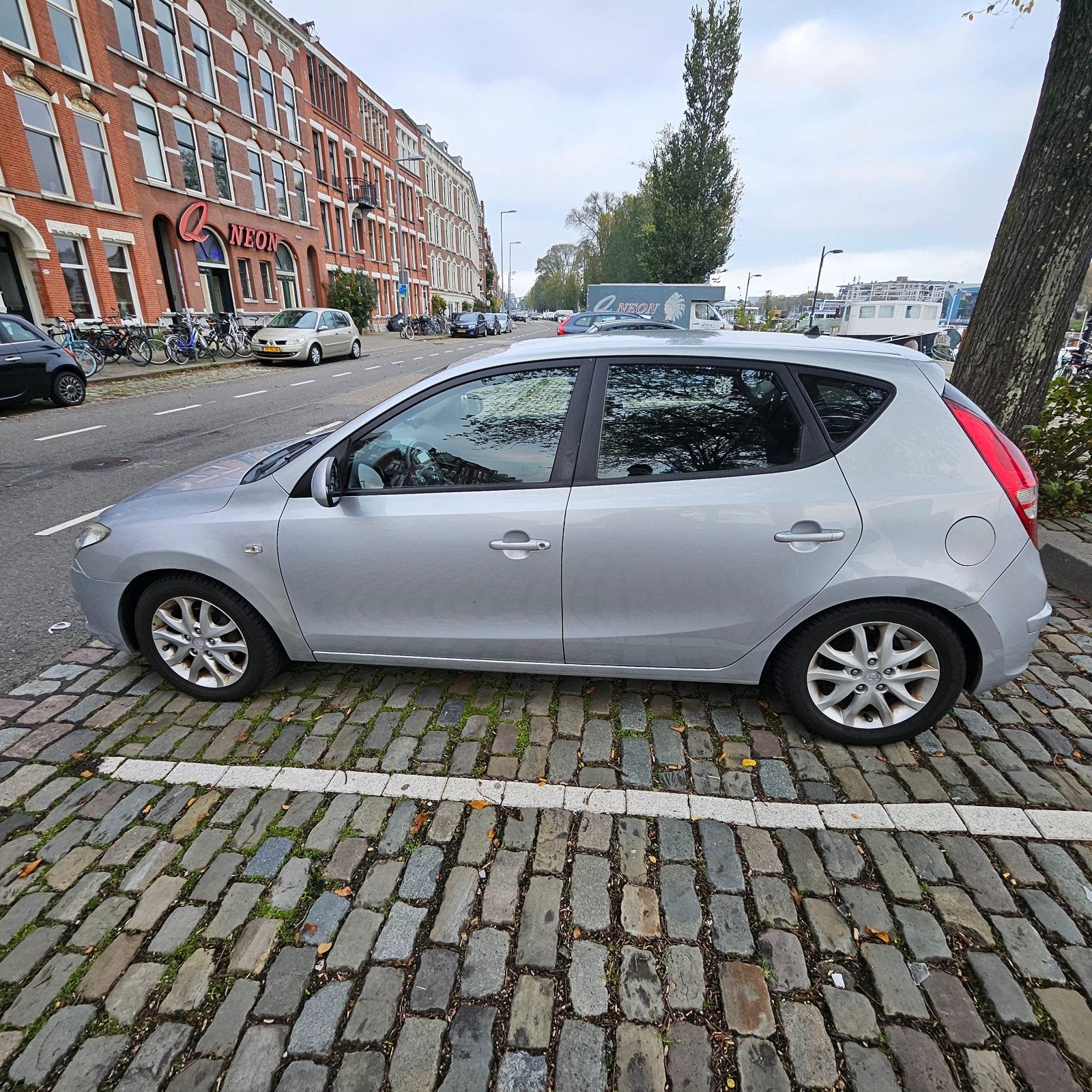 Hyundai i30 1.6 Crdi HP 5DR 2010 Grijs, Auto's, Electronic Stability Program (ESP), Zwart, 4 cilinders, Origineel Nederlands