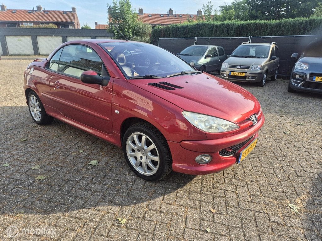 Peugeot 206 CC 2.0-16V cabrio 105000 km, Auto's, Peugeot, 136 pk, Gebruikt, 4 cilinders, Cabriolet