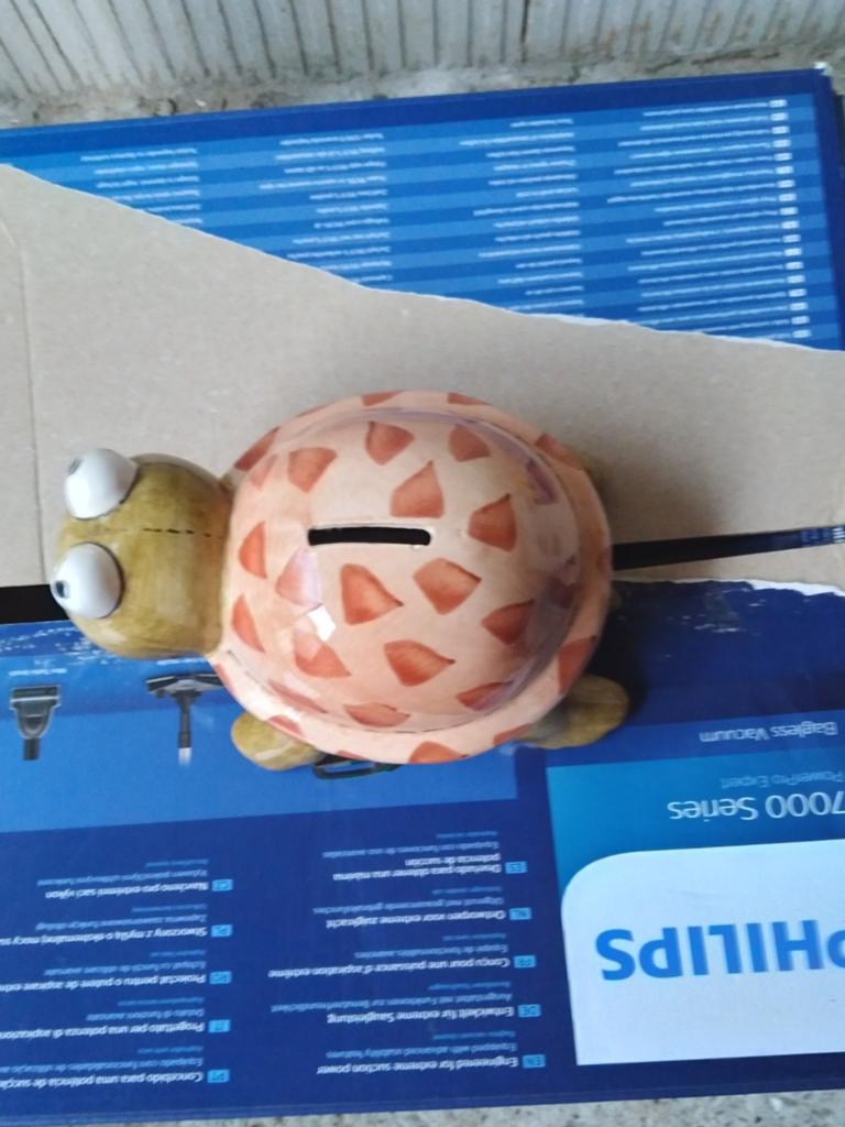 1 schildpad spaarpot vindt hem niet meer leuk., Verzamelen, Spaarpotten, Ophalen of Verzenden, Zo goed als nieuw, Steen, Aardewerk of Keramiek