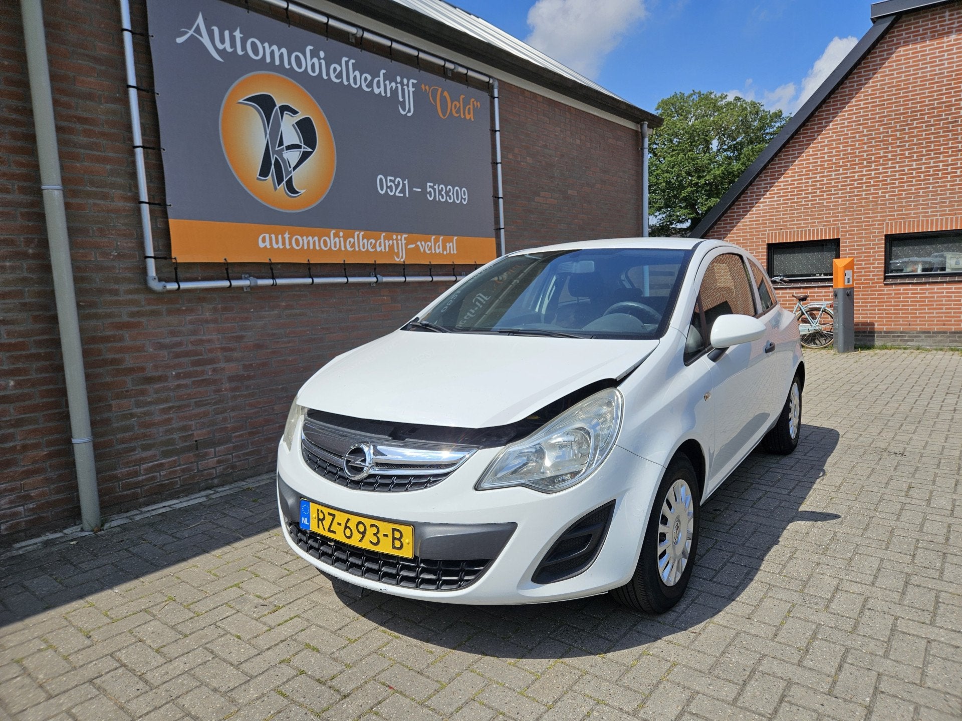 Opel Corsa 1.0-12V Selection (motor defect) (bj 2012), Auto's, Opel, Voorwielaandrijving, Euro 5, Zwart, Wit