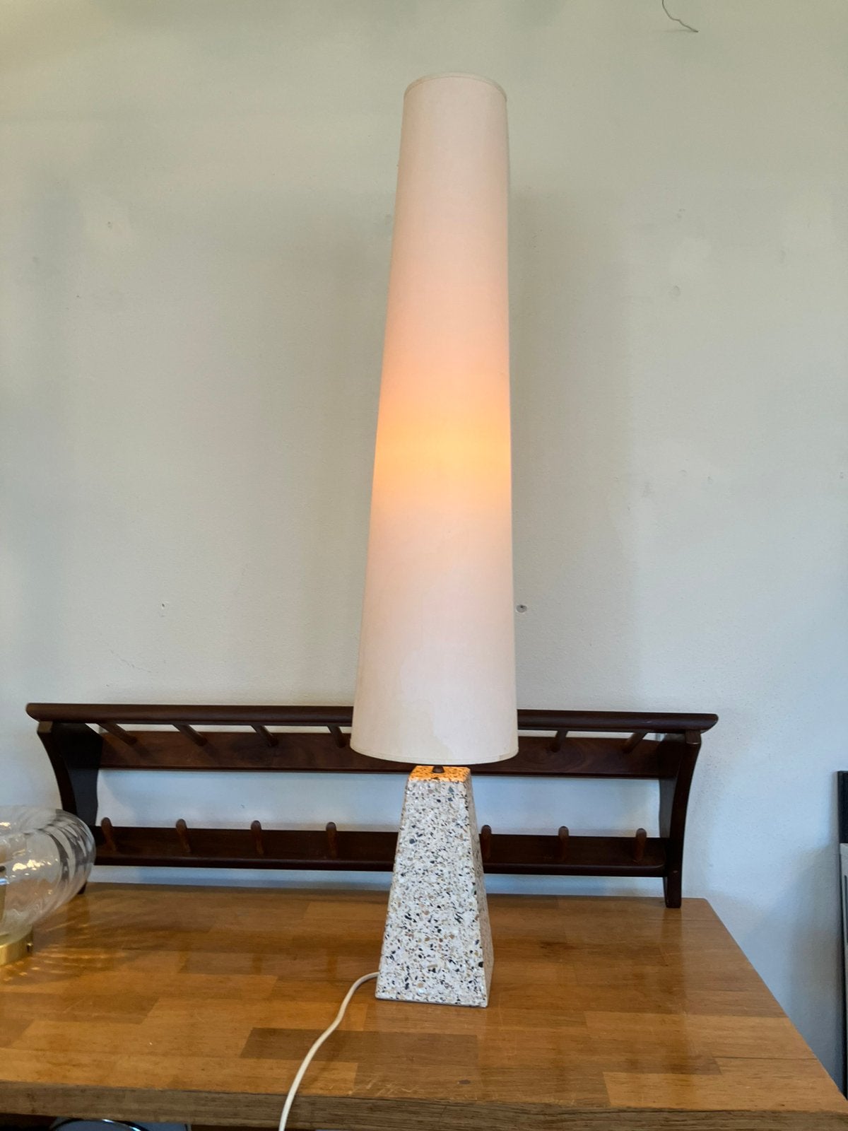 Vintage lamp. Granieten voet. Lange trechter kap, Ophalen of Verzenden, Zo goed als nieuw