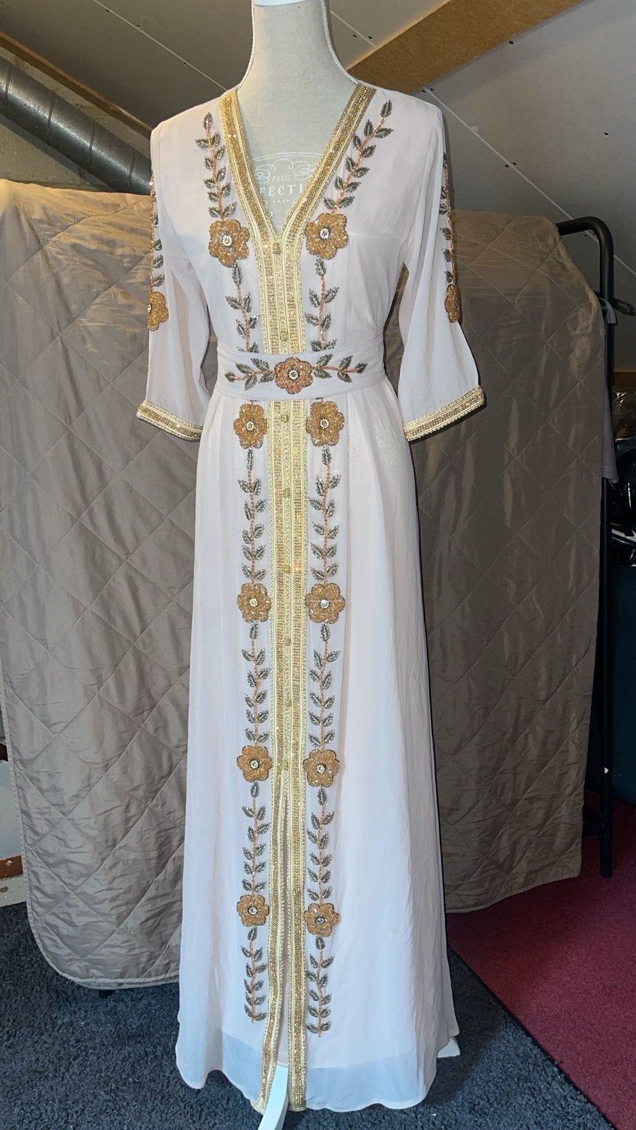 Elegante Roze Kaftan met Gouden Borduurwerk, Maat 38/40 (M), Ophalen of Verzenden, Zo goed als nieuw, Roze