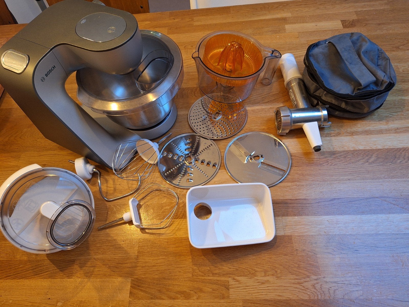 Bosch MUM56340/2 keukenmachine met veel accessoires, Gebruikt, 3 snelheden of meer, Ophalen of Verzenden, 2 tot 3 liter