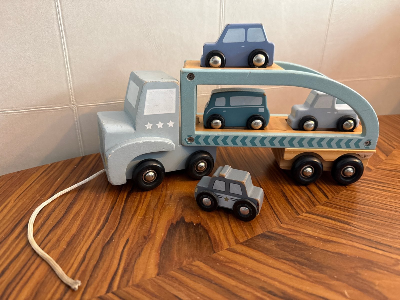 Little Dutch Houten Vrachtwagen met Auto's, Kinderen en Baby's, Speelgoed | Houten speelgoed, Ophalen of Verzenden, Gebruikt, Duw- of Trekspeelgoed