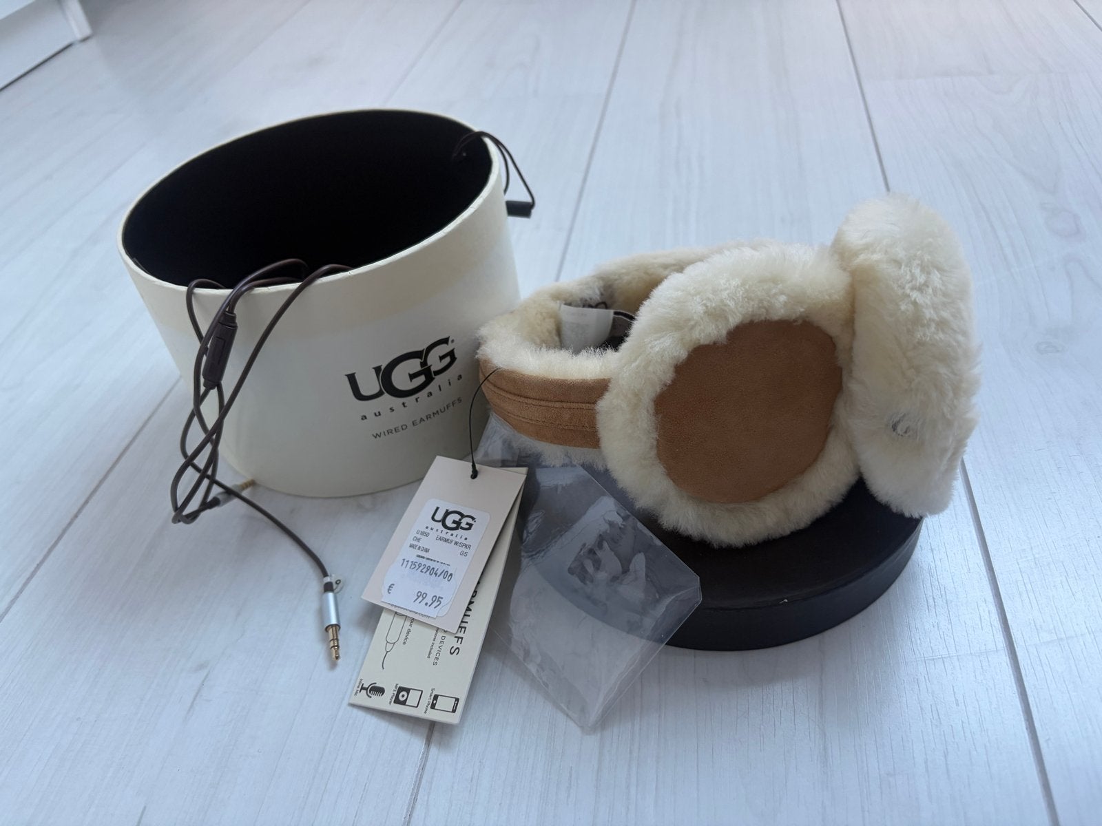 UGG Australia Wired koptelefoon met bont - Nieuw, Kleding | Dames, Ophalen, Nieuw, Maat 38/40 (M), Muts