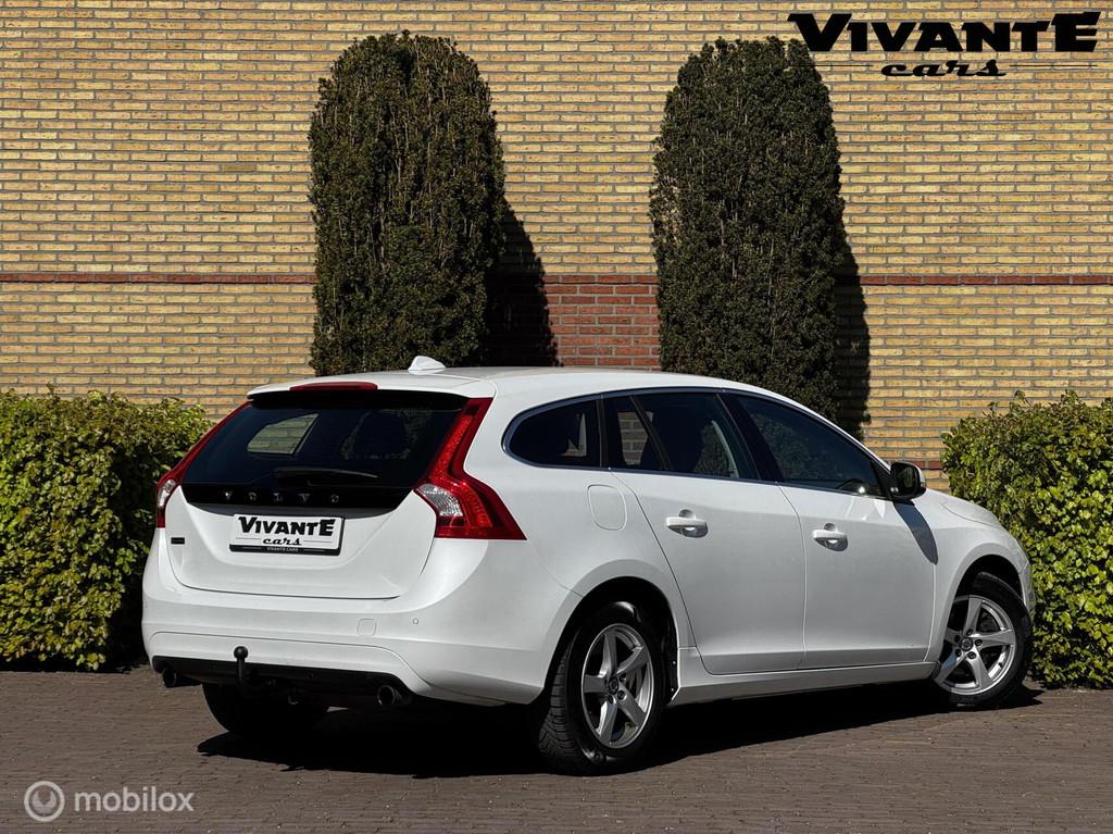 Volvo V60 1.5 T2 Nordic+ AUT.*Stoel/Vooruit.VRW*Cruise*Clima, Euro 6, 4 cilinders, Met garantie (alle), Origineel Nederlands