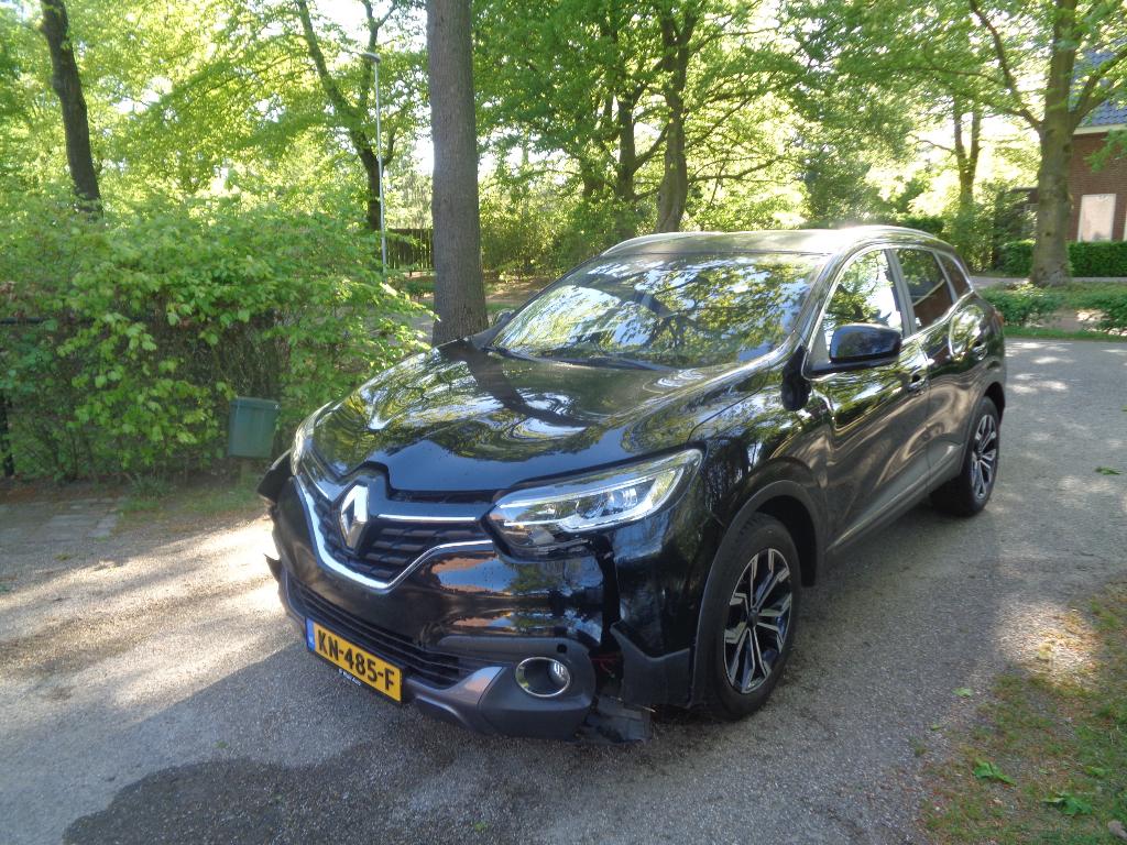 Renault Kadjar 2016 benzine1.2  voor schade, Renault, Zwart, Handgeschakeld, Ophalen of Verzenden