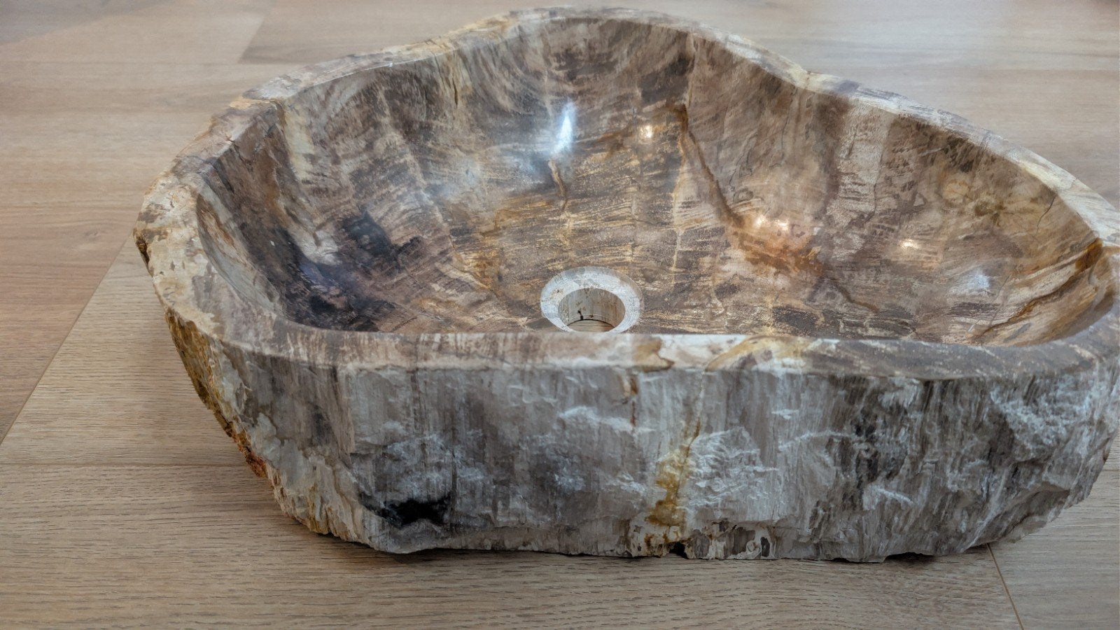 Unieke wasbak van fossiel hout, Ophalen, Zo goed als nieuw, Steen, Wastafel