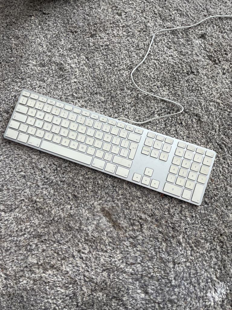 Apple toetsenbord met numeriek deel - Bedraad, Computers en Software, Toetsenborden, Multimediatoetsen, Ophalen of Verzenden, Zo goed als nieuw