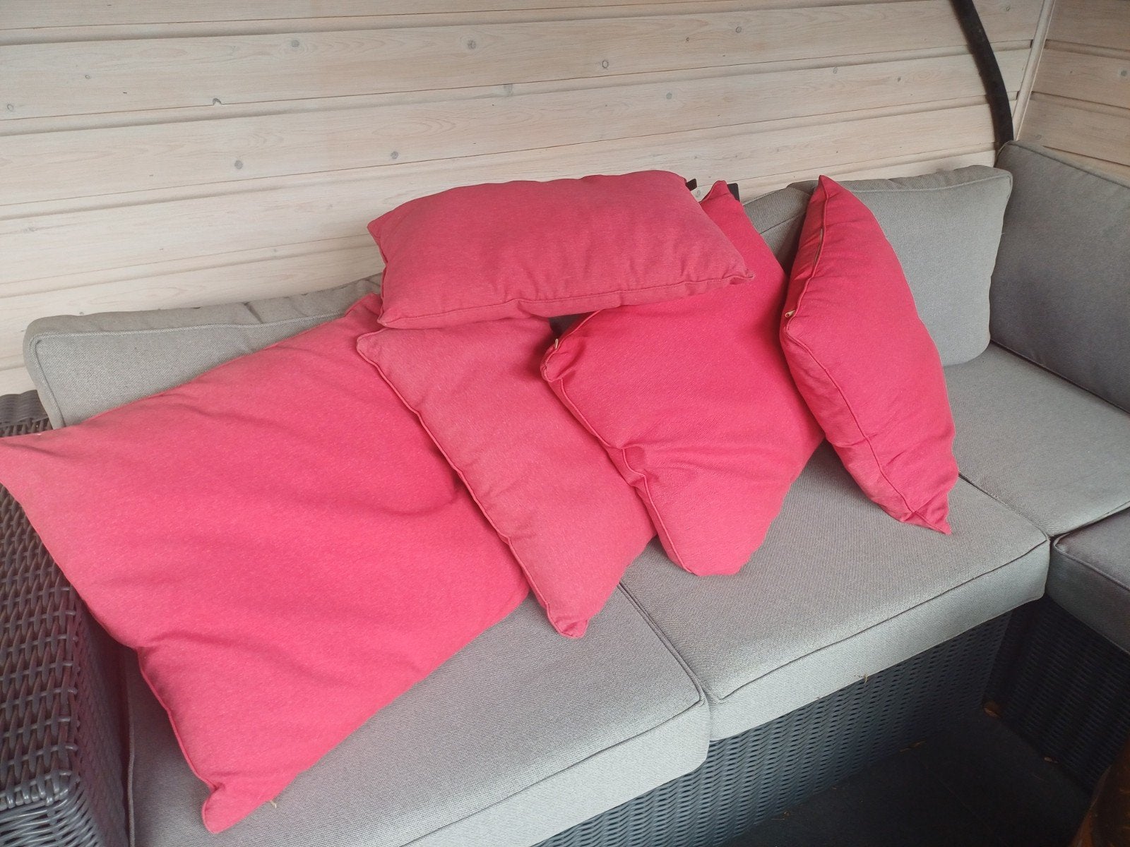 te koop,  5 rode tuinkussens., Ophalen of Verzenden, Zo goed als nieuw, Vierkant