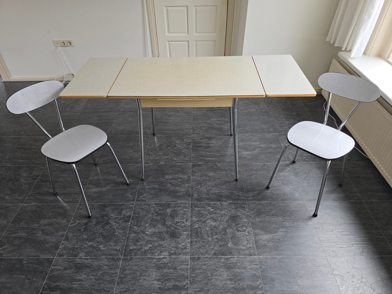 Vintage Formica Keukenset | Uitschuifbare Tafel + 2 Stoelen, Ophalen, Gebruikt, 100 tot 150 cm, Tot twee personen