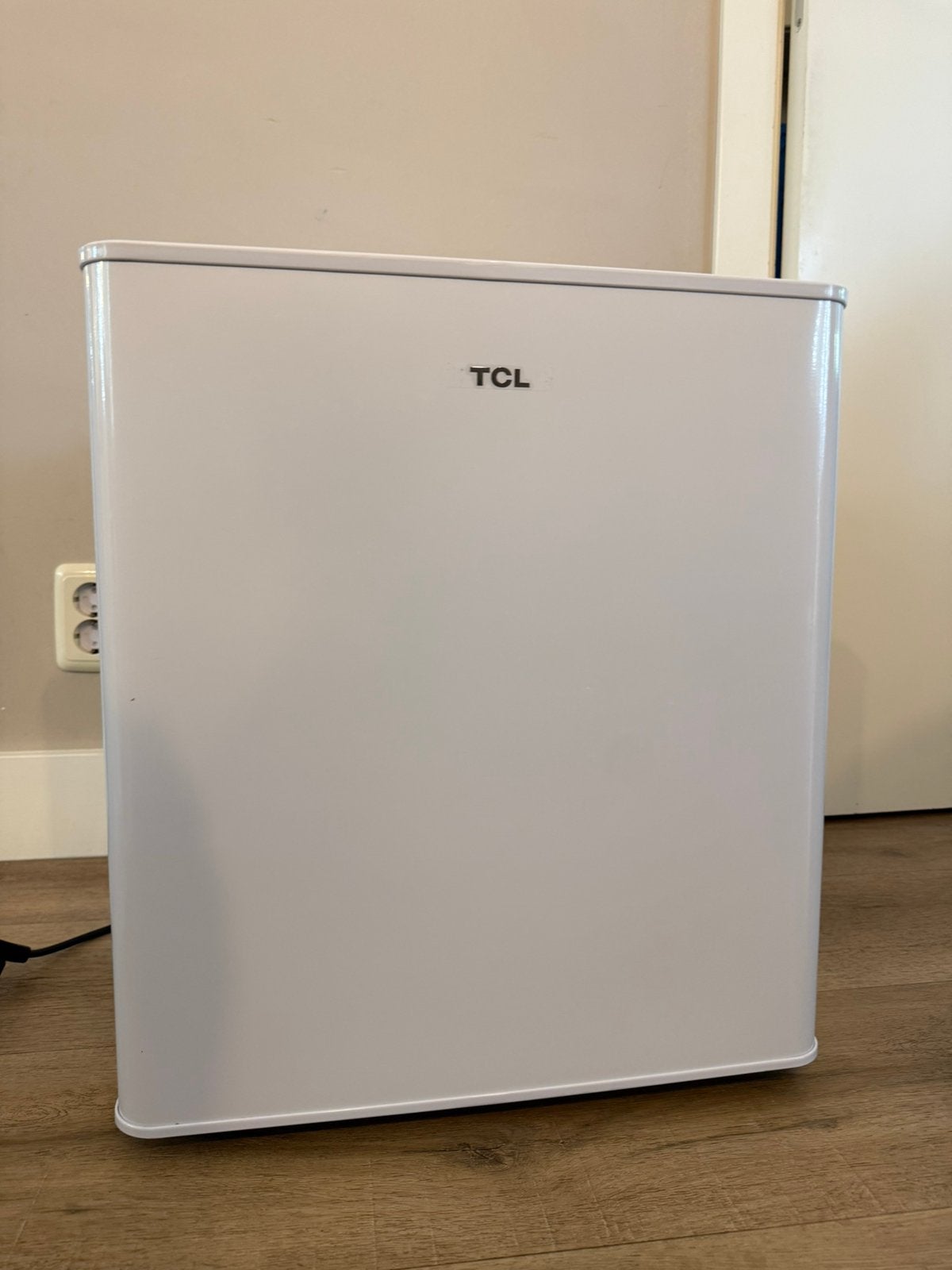 TCL mini koelkast 45 liter - wit - PERFECTE STAAT., Witgoed en Apparatuur, Ophalen, Zonder vriesvak, Minder dan 85 cm, Minder dan 75 liter