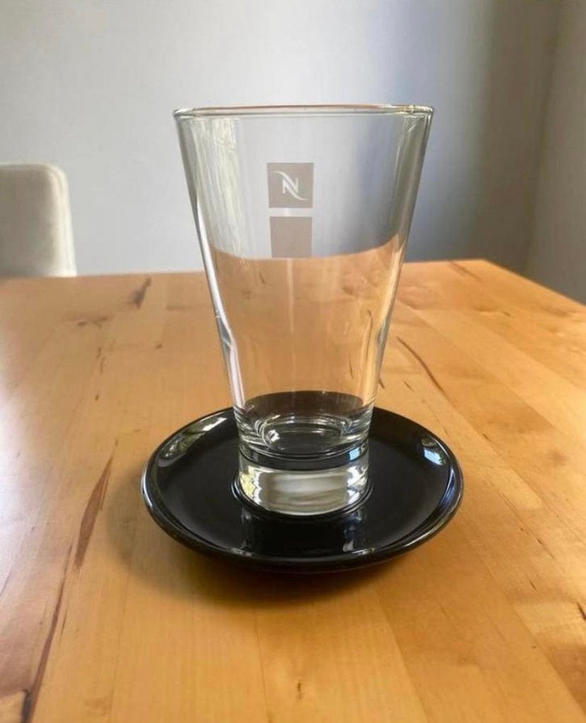 Latte Macchiato Glas Nespresso met schotel, Glas of Glazen, Ophalen of Verzenden, Overige stijlen, Glas