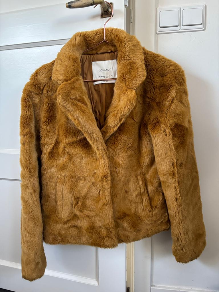Sissy Boy okergele nepbontjas XS, Kleding | Dames, Jassen | Winter, Ophalen, Zo goed als nieuw, Maat 34 (XS) of kleiner, Geel