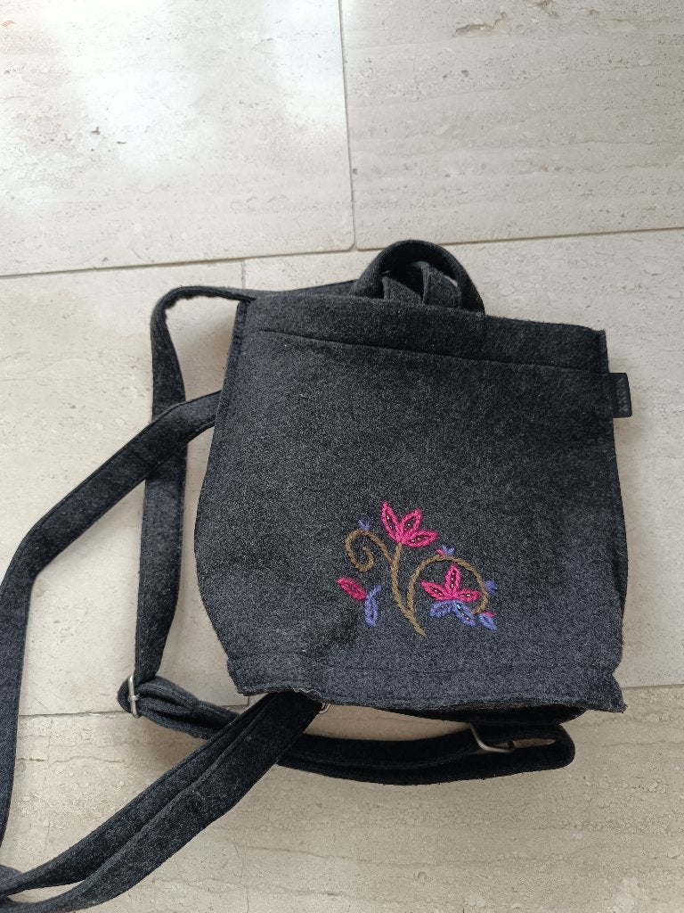2 rugzakjes van Mexx, Grijs en wit, Ophalen, Zo goed als nieuw, Overige merken, 30 tot 45 cm