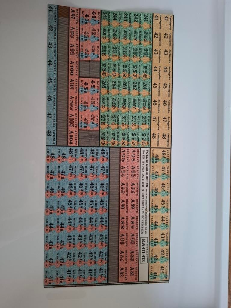 KA 411 412 COMPLEET vel voedselbonnen bonkaart 1944 wo2, Verzamelen, Ophalen of Verzenden