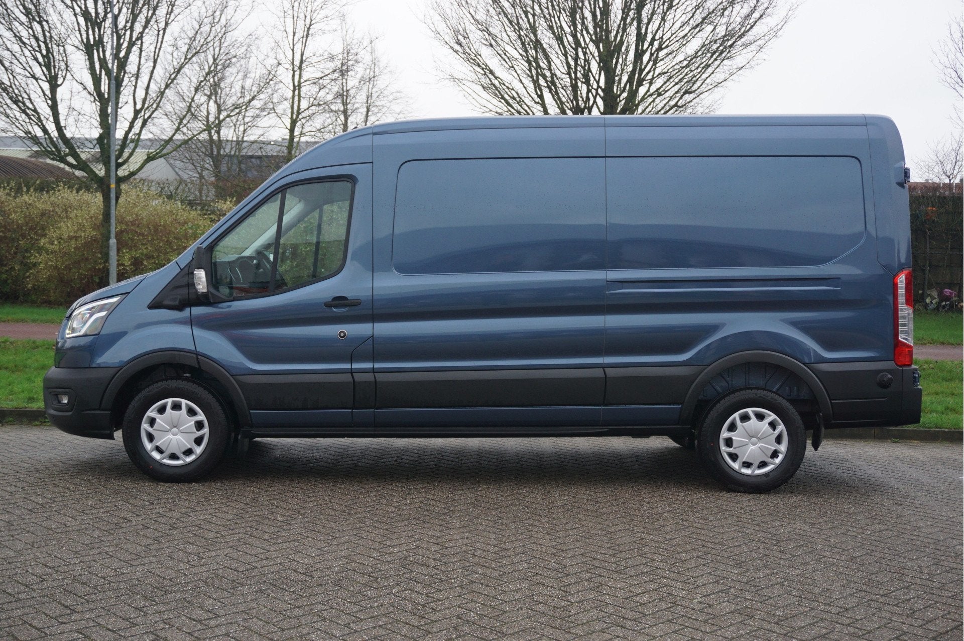 Ford Transit 350L 170PK L3H2 AUT BPM VRIJ! 12" Sync4 Scherm, Gebruikt, 4 cilinders, Blauw, Bedrijf