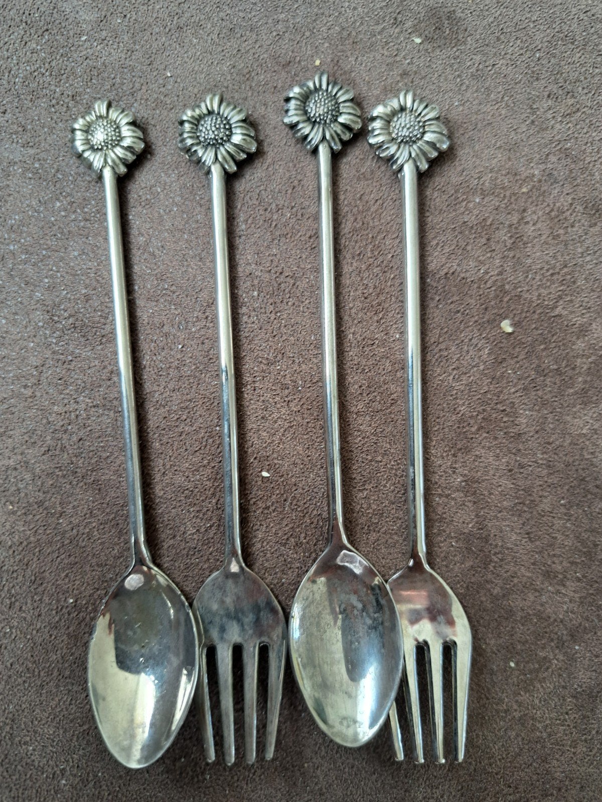 Set van 4 zilverkleurige lepels en vorkjes met margrietjes, Ophalen of Verzenden