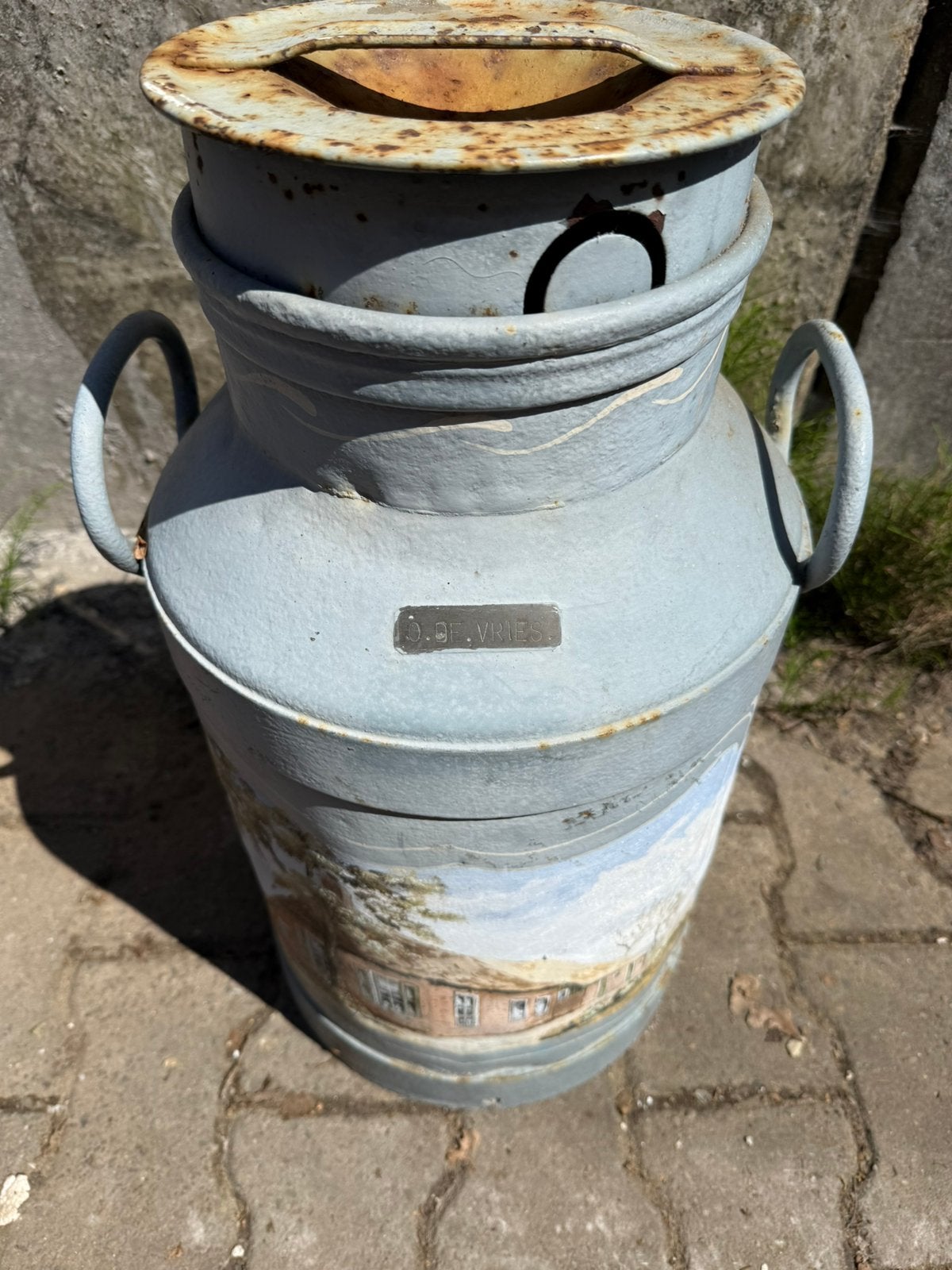 Oude decoratieve melkbus met landelijke beschildering, Ophalen