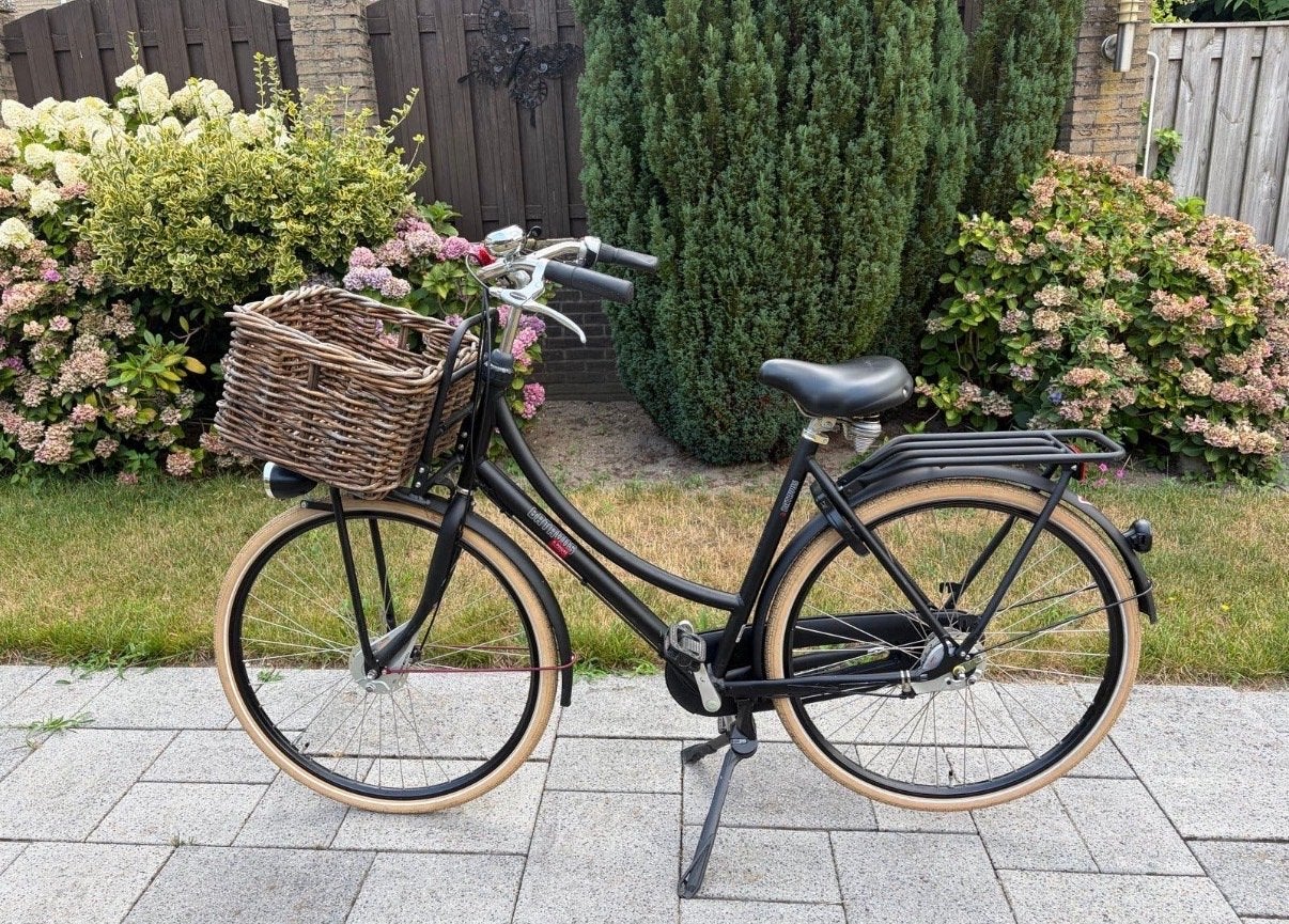 Zwarte damesfiets met mand, Velgrem, Batavus, Ophalen of Verzenden, Zo goed als nieuw