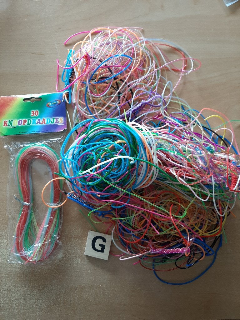 Loombandjes   knoopbandjes, Overige thema's, Meerkleurig, Ophalen of Verzenden, Zo goed als nieuw