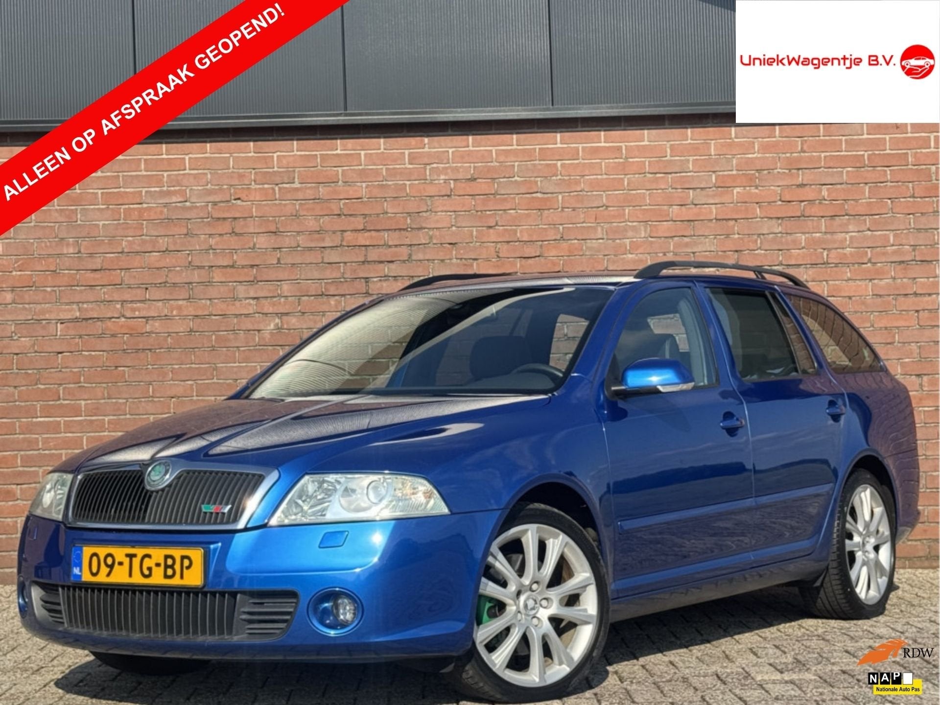 Skoda Octavia Combi 2.0 TFSI RS | NL-AUTO! | TREKHAAK!, Auto's, Automatische klimaatregeling, Gebruikt, Zwart, 4 cilinders