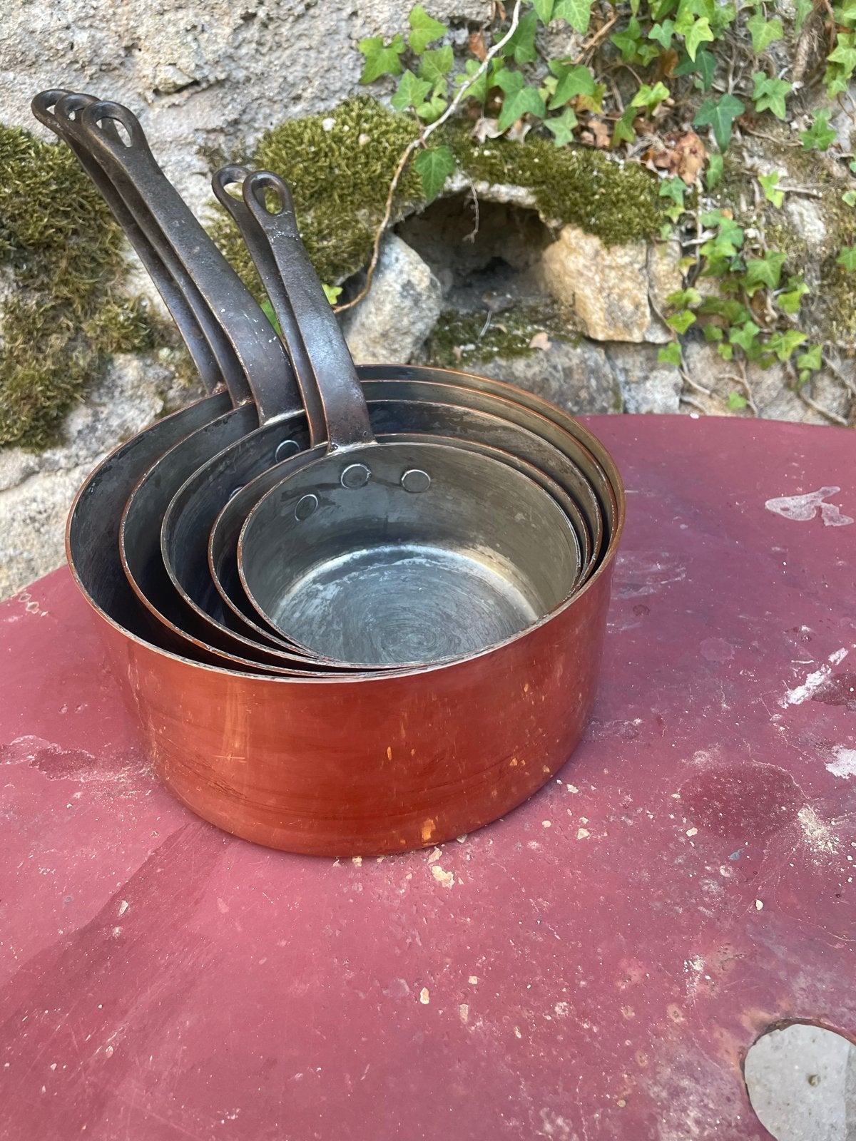 Set van 5 vintage koperen pannen met gietijzeren handvatten, Met handvatten, Pannenset, Ophalen of Verzenden, A