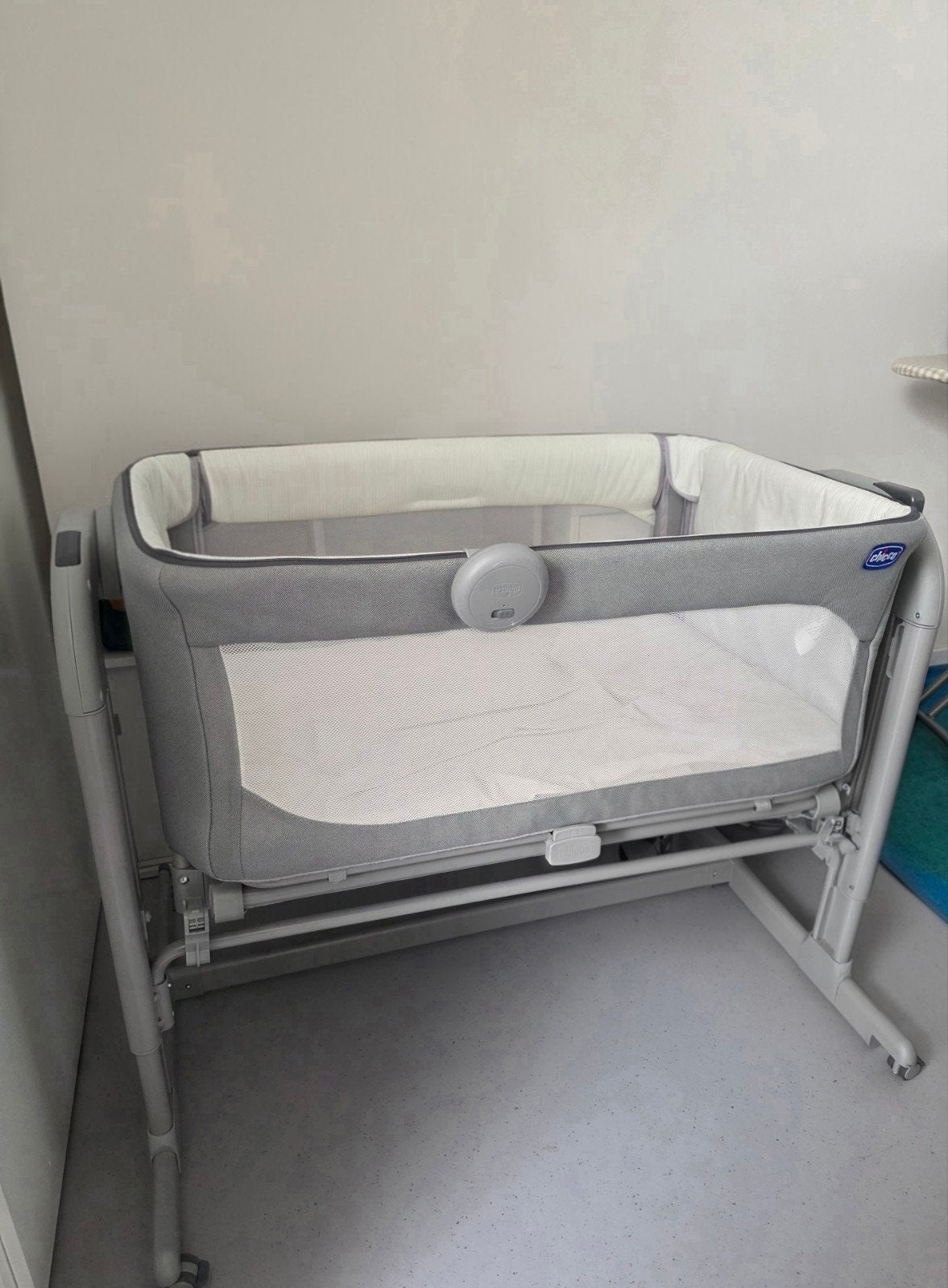 Chicco Next2Me Co-Sleeper Wieg - Grijs, Ophalen of Verzenden, Zo goed als nieuw, Wieg
