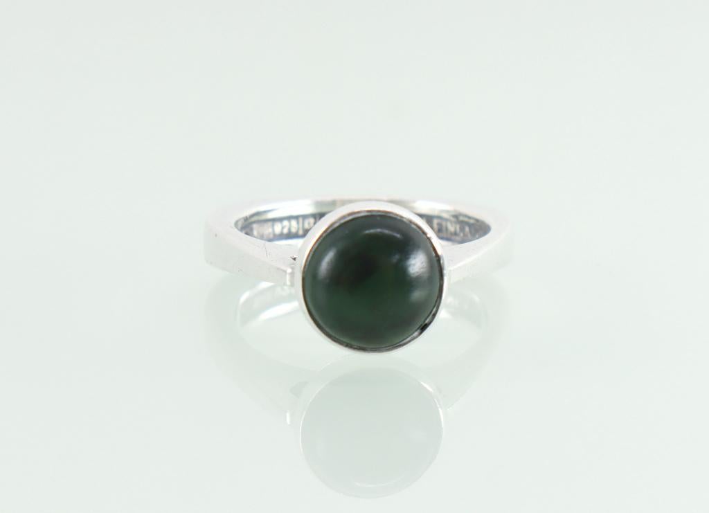 Zilveren ring met jade, Finland 1975, Ophalen of Verzenden, Zilver, Ring, Met edelsteen
