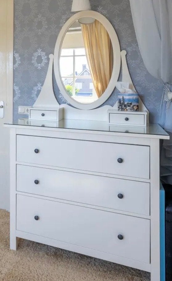 IKEA Hemnes ladekast met glasplaat, spiegelopzet & 2 laatjes, Ophalen, Hemnes, 100 tot 150 cm, 50 tot 100 cm