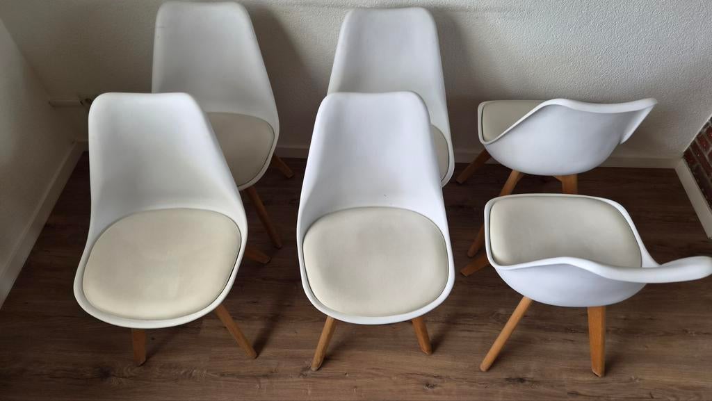 Witte stoelen met houten poot, Huis en Inrichting, Stoelen, Ophalen, Gebruikt, Wit