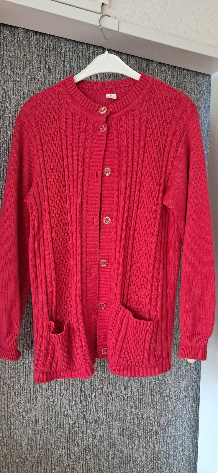 Rood gebreid vest met knopen en zakken, Kleding | Dames, Maat 38/40 (M), Ophalen of Verzenden, Rood, Onbekend