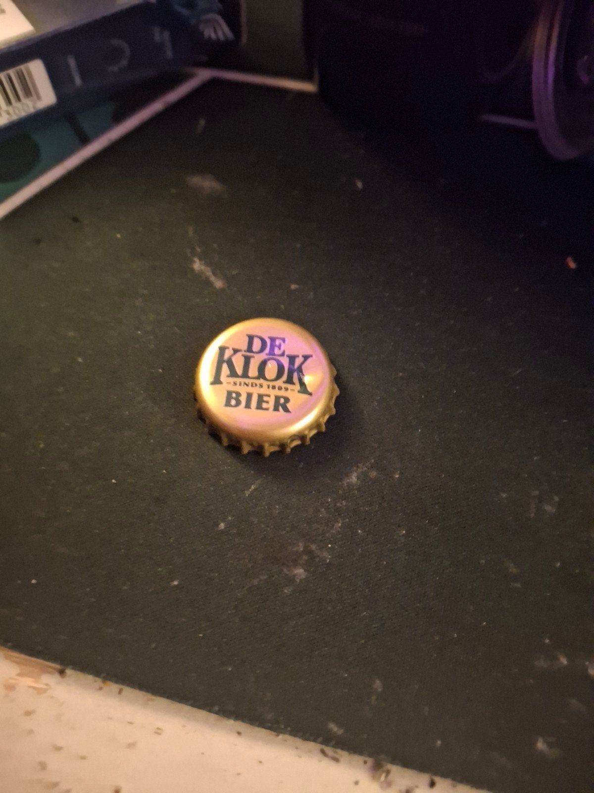 lichtelijk ingedeukt bierdopje van Klok, Verzamelen, Ophalen of Verzenden, Gebruikt, Overige typen, Overige merken