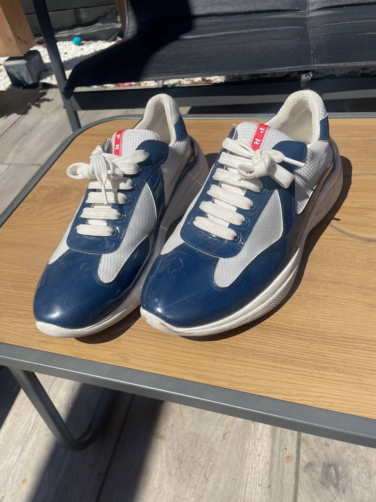 Prada cups maat 43, Ophalen of Verzenden, Zo goed als nieuw, Zwart