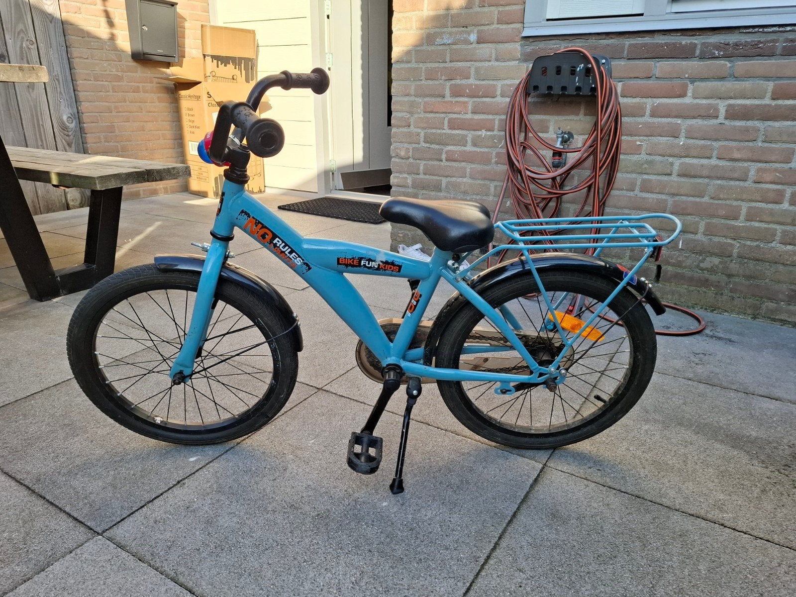 Blauwe kinderfiets 20 inch met bagagedrager, Fietsen en Brommers, Ophalen, Gebruikt, Onbekend, Terugtraprem