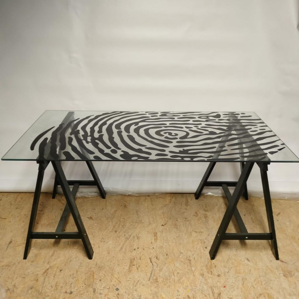 IKEA bureau met glasplaat en vingerafdruk design, Ophalen