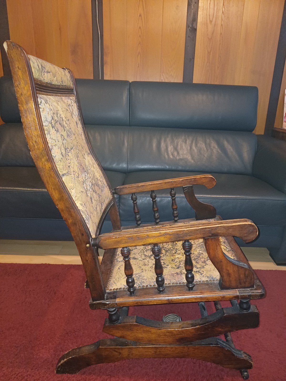 Oude schommelstoel met veermechanisme, Ophalen