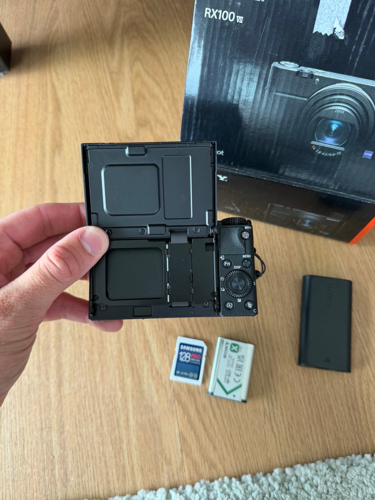 Ongebruikt: Sony CyberShot DSC-RX100 VII met 128 Samsung, Audio, Tv en Foto, Fotocamera's Digitaal, Ophalen of Verzenden, Zo goed als nieuw