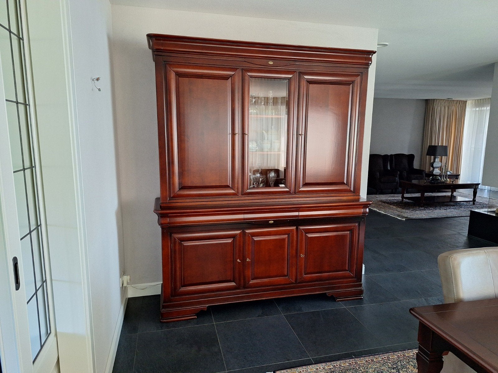 Novio Forum serie Reims meubelset: Salontafel, vitrinekasten, Ophalen