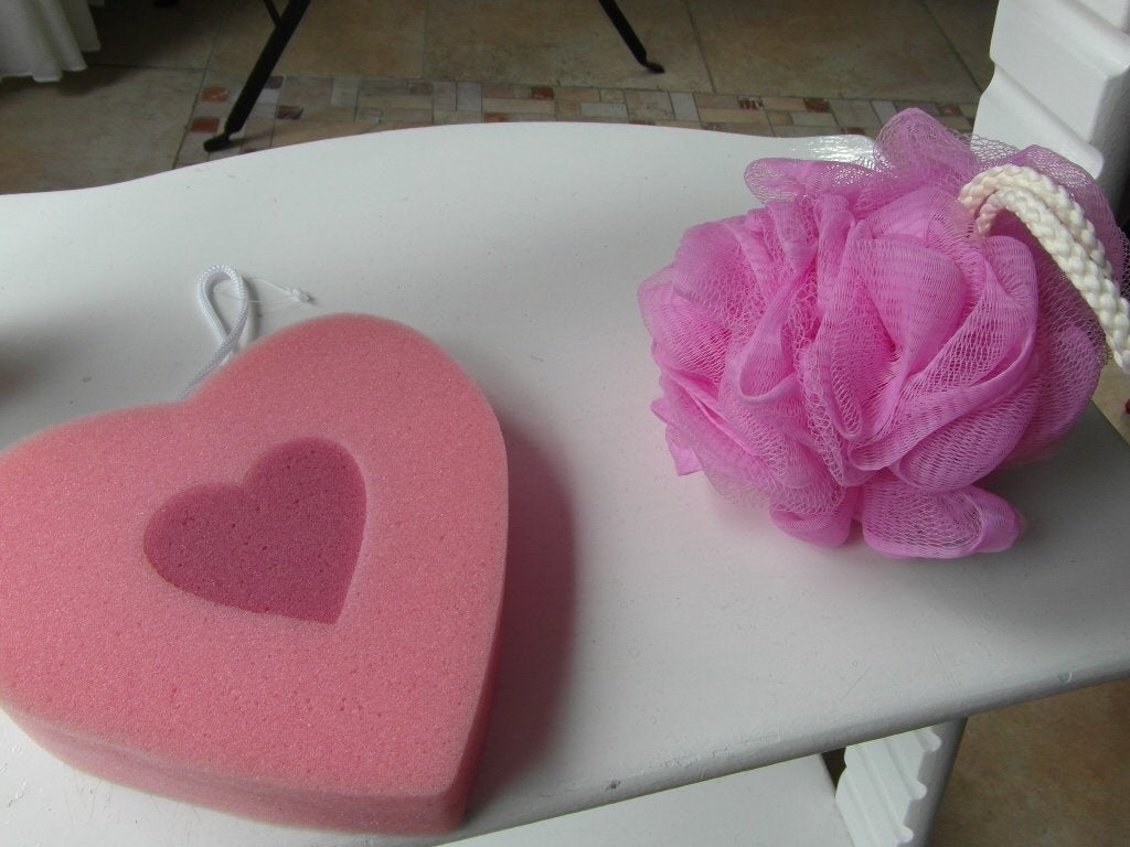 2 x nieuw badspons  puff roze hart model en normale puff, Ophalen of Verzenden, Nieuw, Bad & Douche