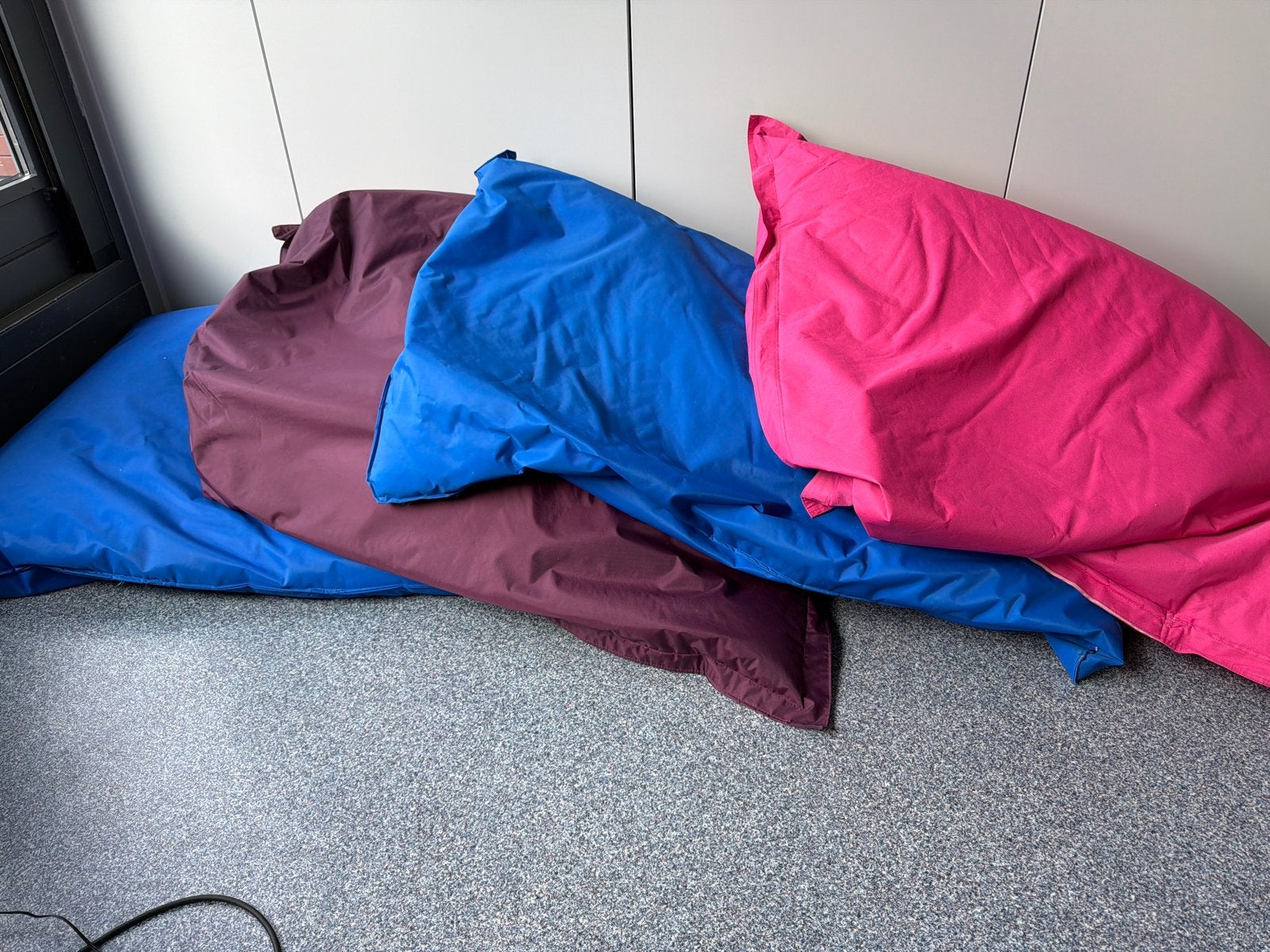 4 Grote Zitzakken - Comfortabel en Veelzijdig (1.2x1.2m), Huis en Inrichting, Ophalen, Gebruikt, Meerkleurig, Zitzak