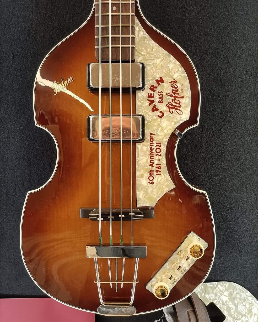hofner 60st anniversery cavern bas nr 2, Muziek en Instrumenten, Ophalen, Nieuw, Semi-akoestisch