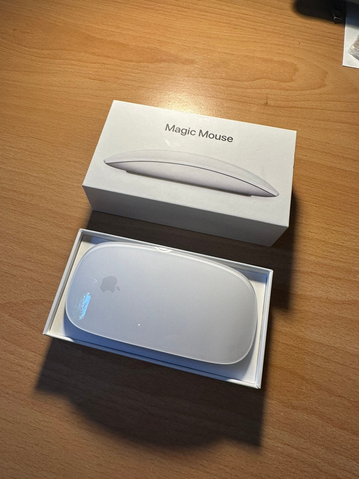 Apple Magic Mouse 2 (A1657) – wit/zilver – zo goed als nieuw, Muis, Ophalen of Verzenden, Draadloos, Linkshandig