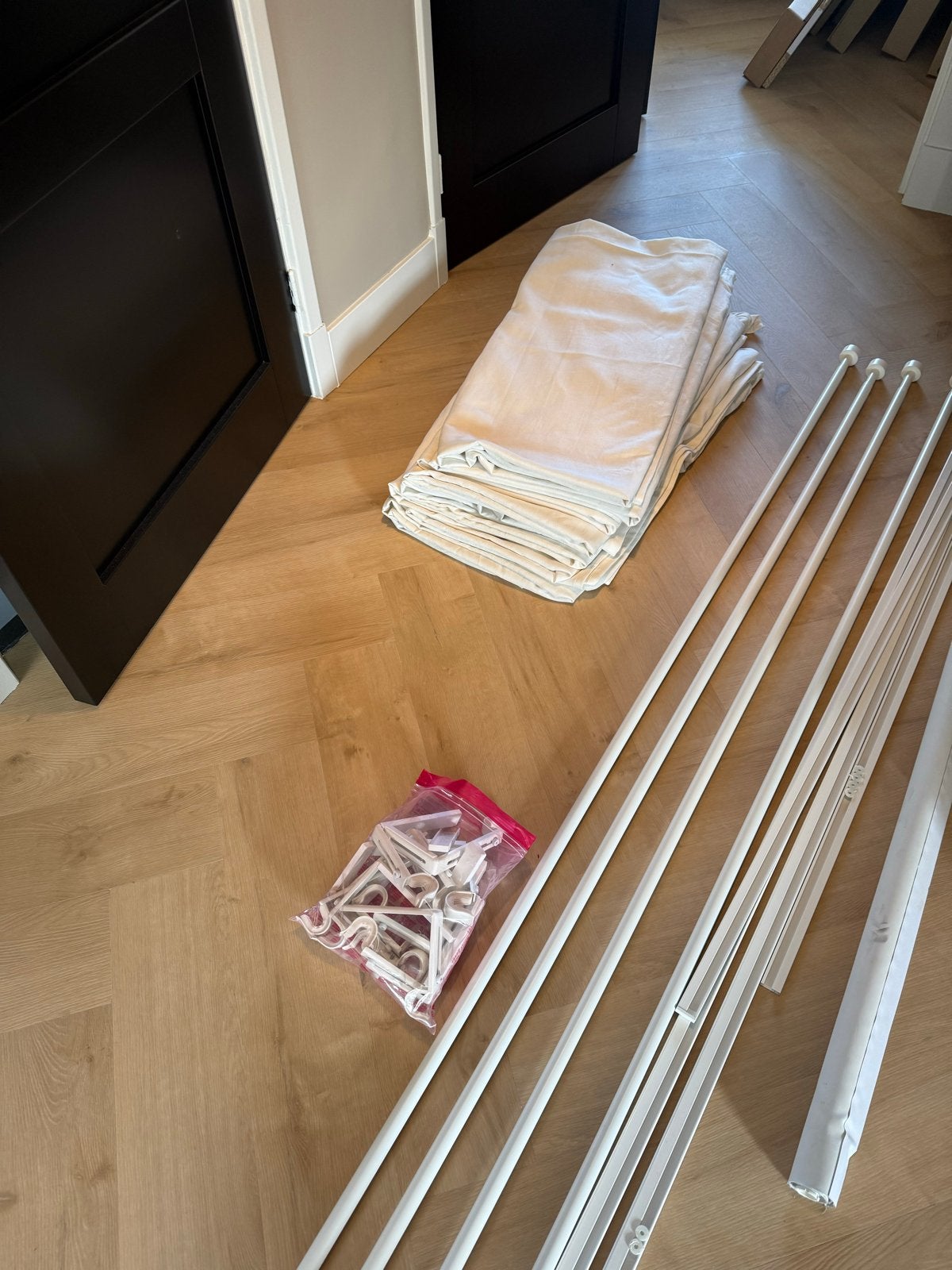 IKEA TIBBAST Gordijnen 145x300 cm met roedes en haken, Ophalen, Wit, Gordijn, Polyester