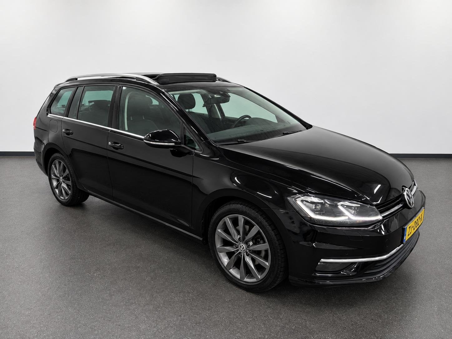 Volkswagen Golf Variant 1.5 TSI Highline 150pk Automaat Pano, Auto's, Gebruikt, 4 cilinders, 150 pk, 1257 kg