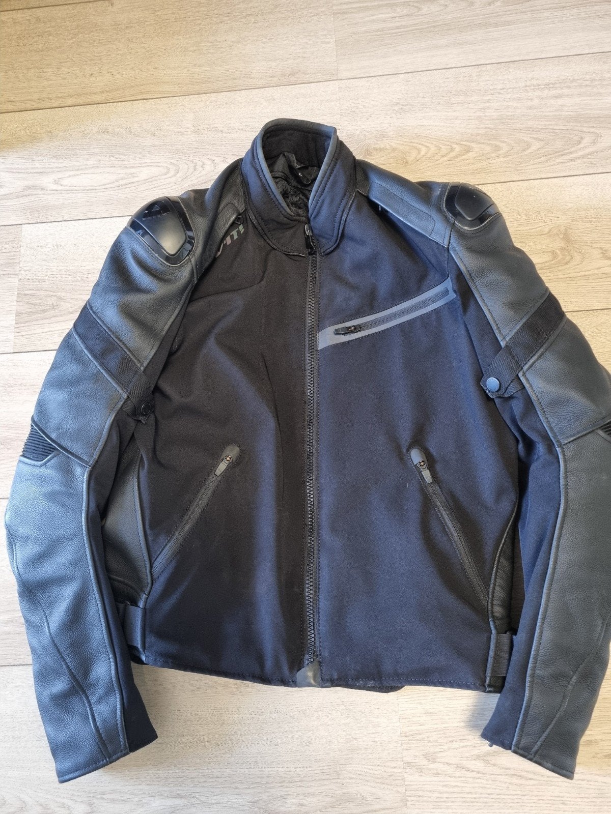 Revit motorjas L met capuchon, protectie en binnenvoering, Motoren, Kleding | Motorkleding, Revit REV’IT, Heren, Jas | leer, Ophalen of Verzenden
