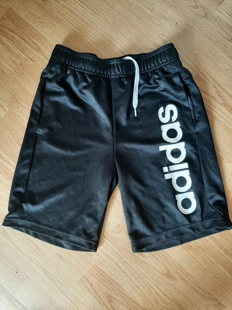 Adidas korte broek nieuw maat M, Ophalen of Verzenden