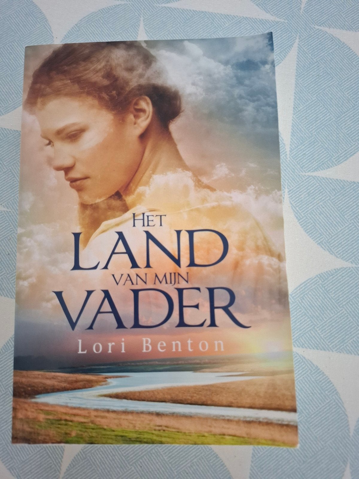 Lori Benton - Het land van mijn vader, Boeken, Ophalen of Verzenden, Gelezen, Lori Benton