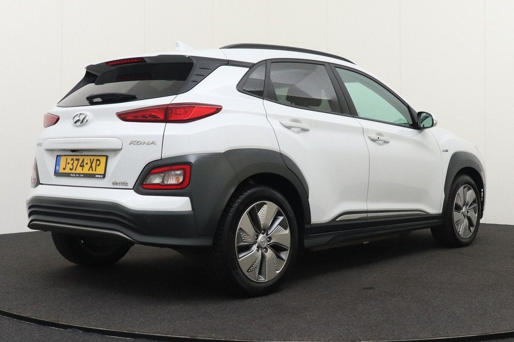 Hyundai KONA EV Premium Sky 64 kWh Schuif-dak Head-up Displa, Auto's, Hyundai, Gebruikt, Zwart, Wit, Kona